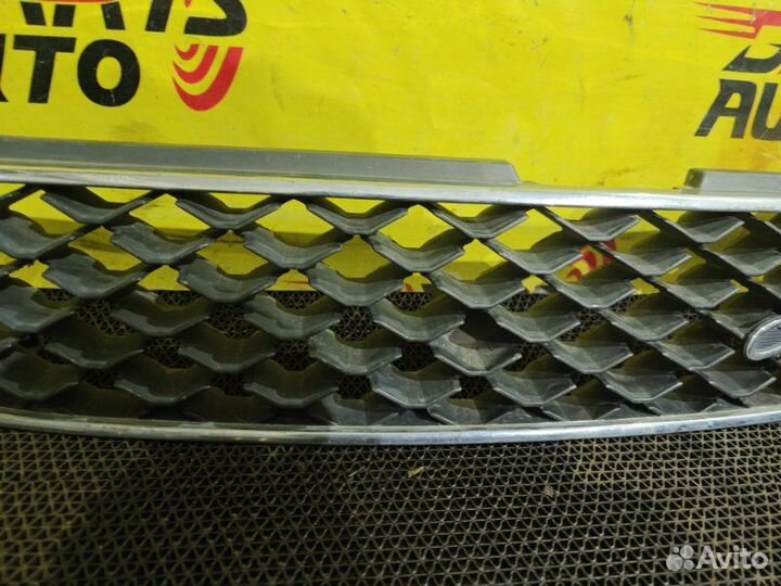 Решетка радиатора Nissan Laurel GC35