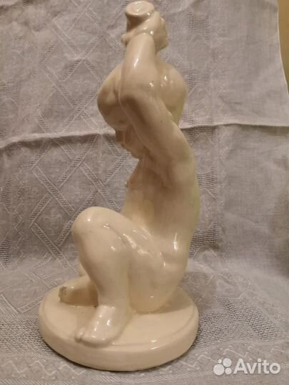 Статуэтка фарфоровая.Старая Гжель