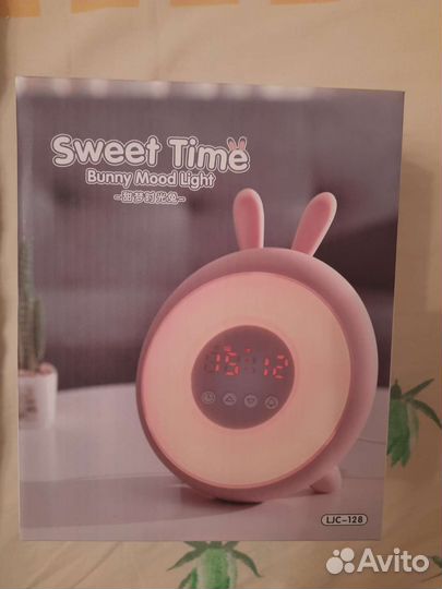 Светильник с часами-будильником