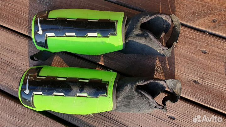 Футбольные щитки