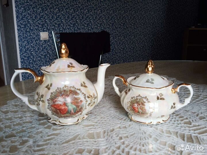 Заварочный чайник и сахарница из сервиза 