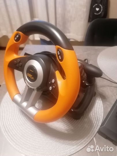 Игровой руль с педалями