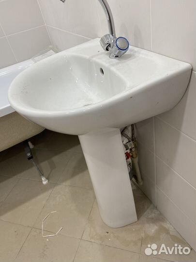 Раковина с пьедесталом новая