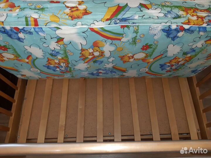 Детская кроватка из берёзы с матрацом и бортиками