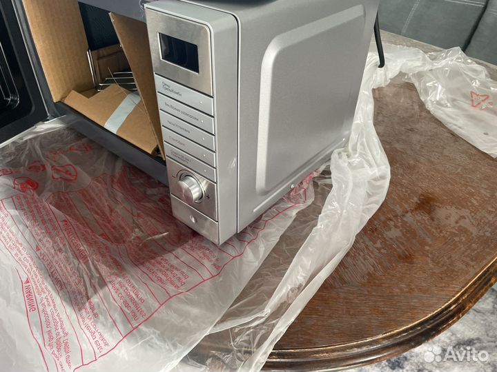 Микроволновая печь с грилем