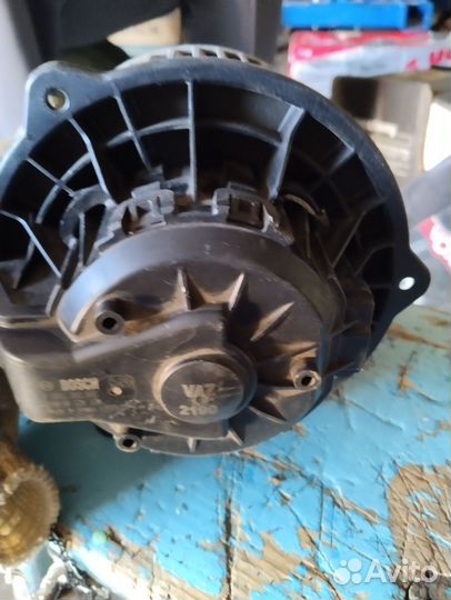 Продается моторчик печки на гранту Bosh