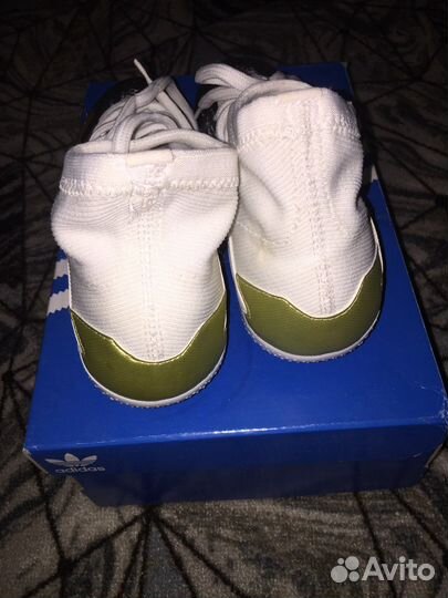 Футбольные бутсы adidas 20.3