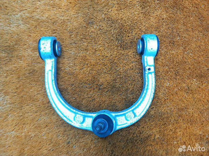 Рычаг подвески верхний передний левый