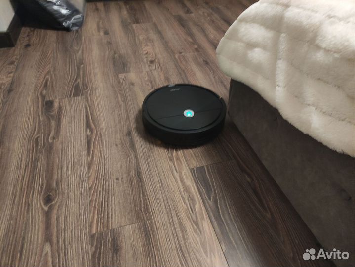 Робот пылесос elari