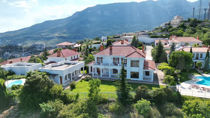 Дом 400 м² на участке 20 сот.