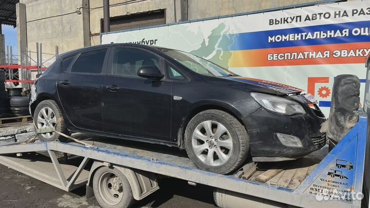 Насос водяной (помпа) Opel Astra (J) 1334142. Анал