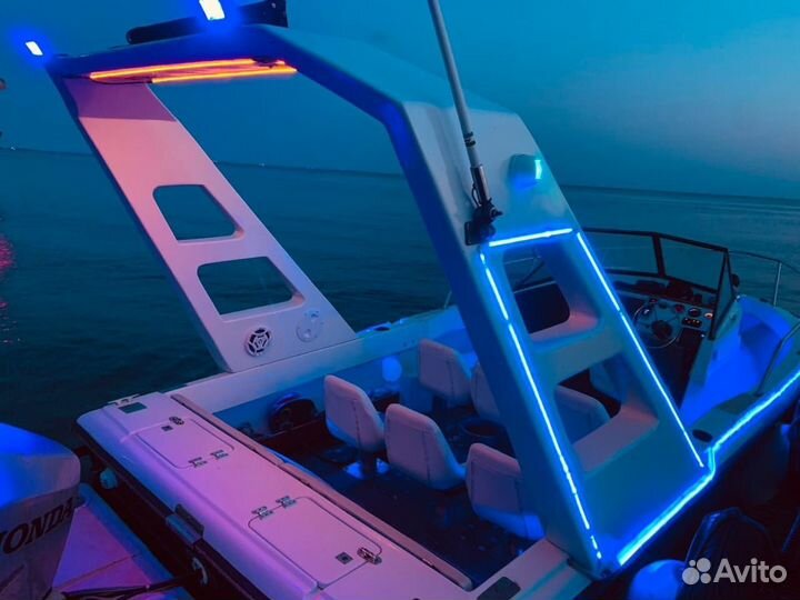 Продаеться морской прогулочный катер dixie 821