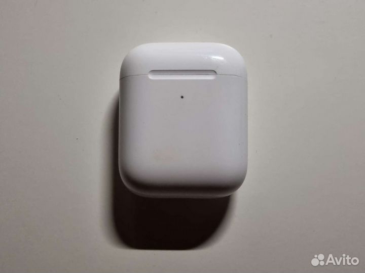 Зарядный чехол для AirPods с беспроводной зарядкой