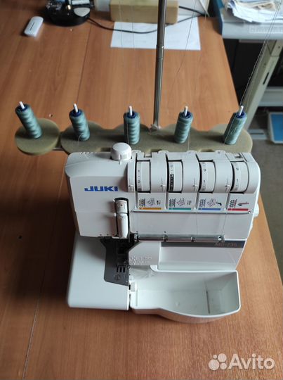 Коверлок juki mo 735
