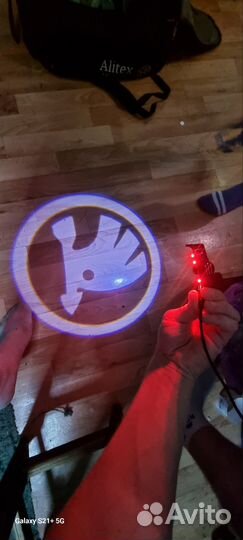 Подсветка дверей с логотипом Skоda