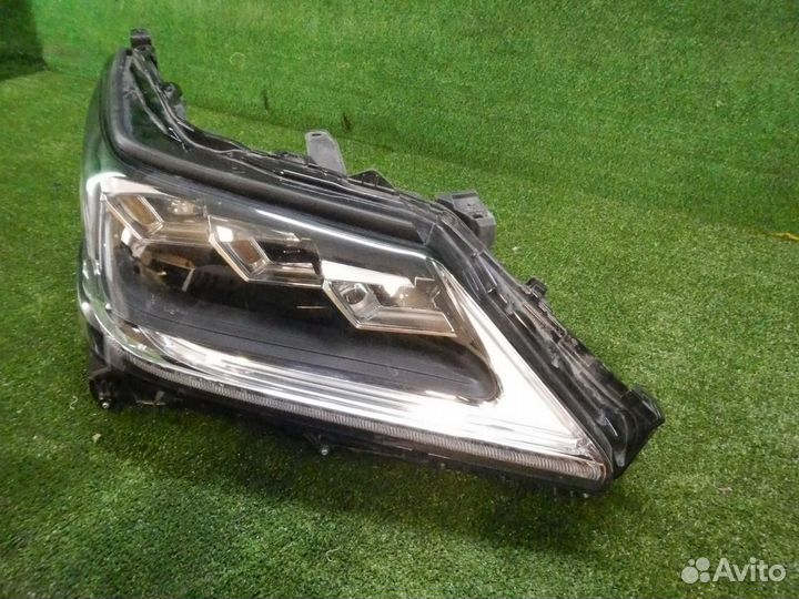 Фара правая Lexus LX570