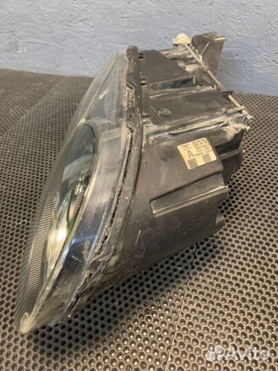 Фара ксеноновая передняя правая Bentley