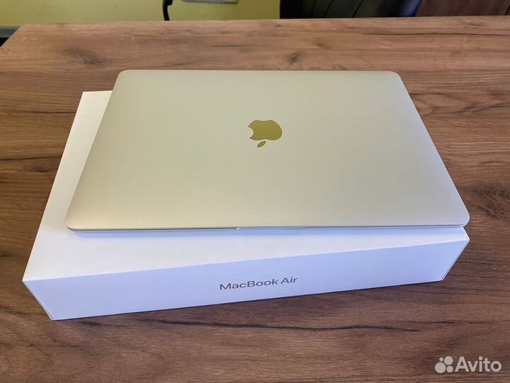 13-inch MacBook Air with Apple M1 chip