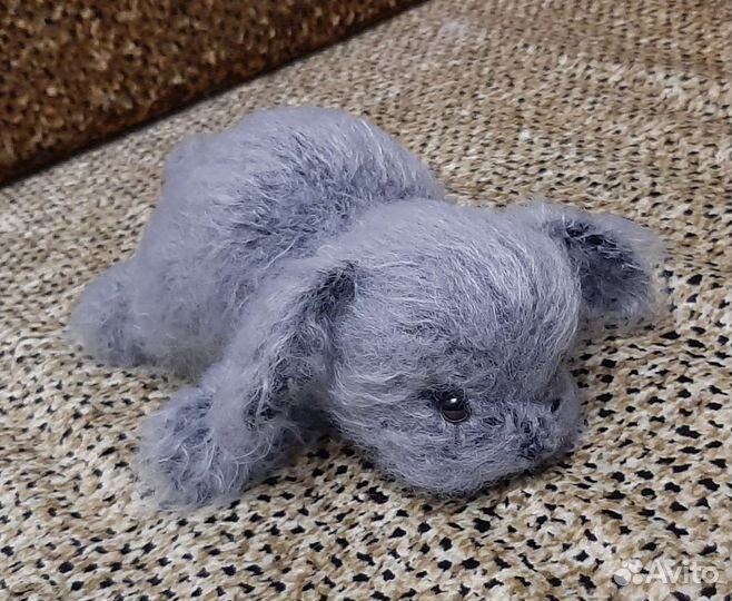 Зайчик вязаный