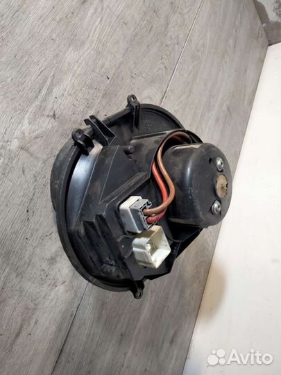 Моторчик печки Вольво S80