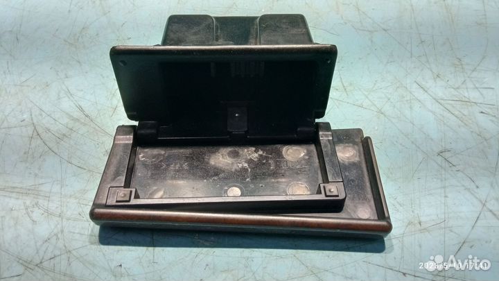 Пепельница для Nissan Cedric Y31