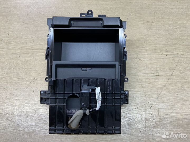 Беспроводная зарядка Toyota Camry 75