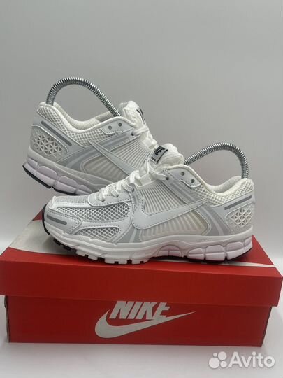 Кроссовки Nike Vomero 5
