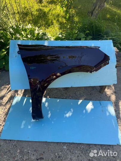 Продам крылья (передние) Лада Гранта FL