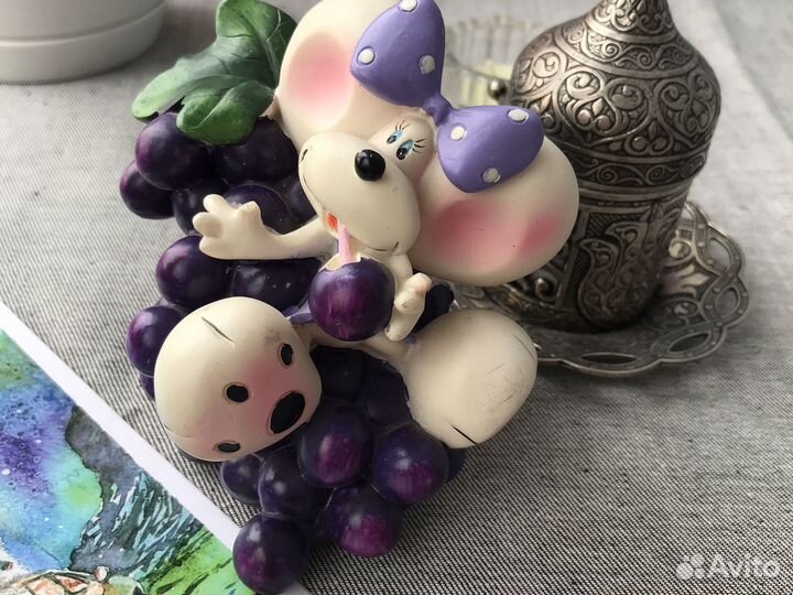 Статуэтка фигурка мышь на винограде