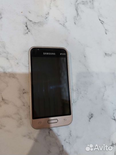 Телефон Samsung Galaxy J1 mini prime