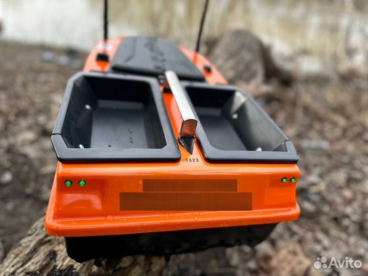 Прикормочный коpаблик KаrрF dеeреr - 2х бункeрный