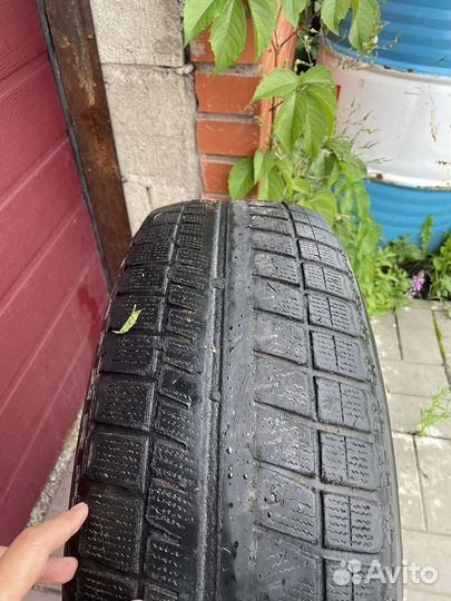 Bridgestone Blizzak Revo GZ 215/65 R16