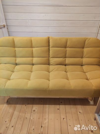 Диван прямой раскладной на ножках