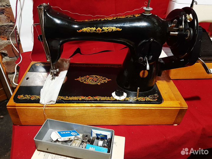 Швейная машина Чайка