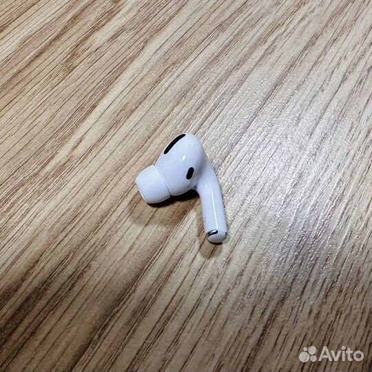 Правый наушник airpods pro (оригинал)