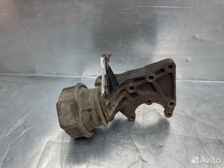 Кронштейн двигателя правый Volkswagen Transporter