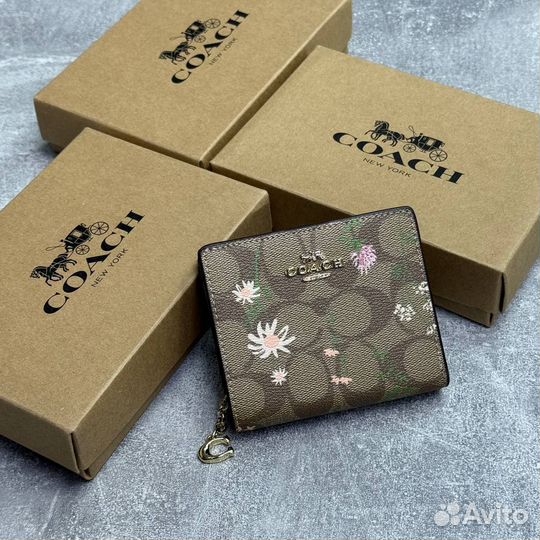 Женский мини кошелек от бренда Coach
