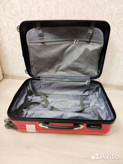 Чемодан на колесах abs пластик 66х40х29