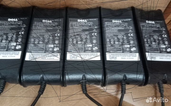 Лот 150 зарядных устройств для ноутбуков и моников