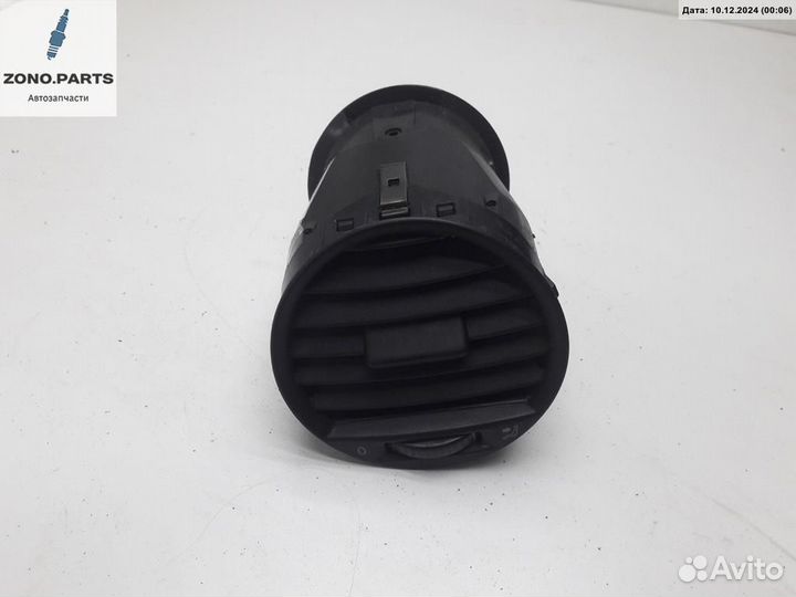 Дефлектор обдува салона 2k0819703b на Volkswagen Caddy (2004-2010)