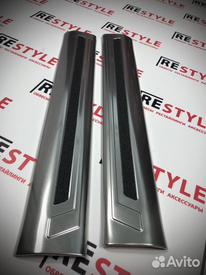 Накладки на пороги Toyota Rav4