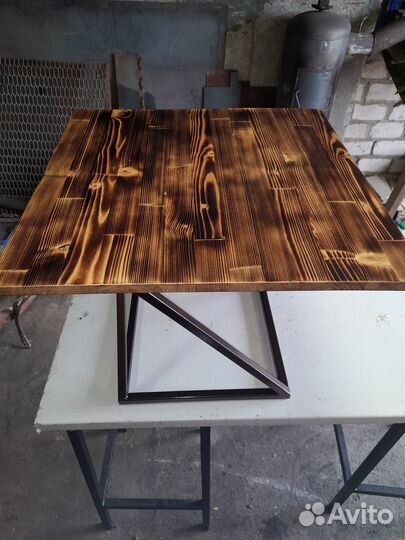 Журнальный столик