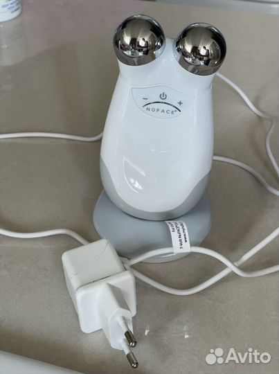 Прибор для тонизирования кожи лица nuface Trinity