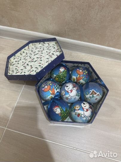 Наборм елочных шаров