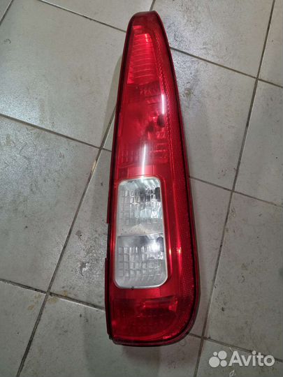 Форд фьюжн задний правый фонарь дефект