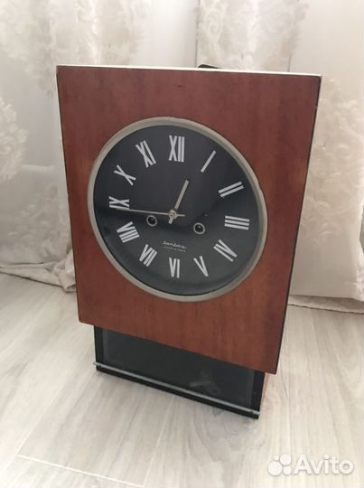 Янтарь. Часы с боем