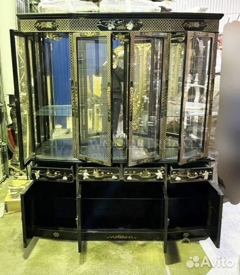 Витрина. Шкаф. Шинуазри. Винтажная мебель