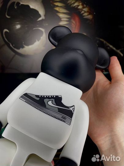 Фигурка kaws nike