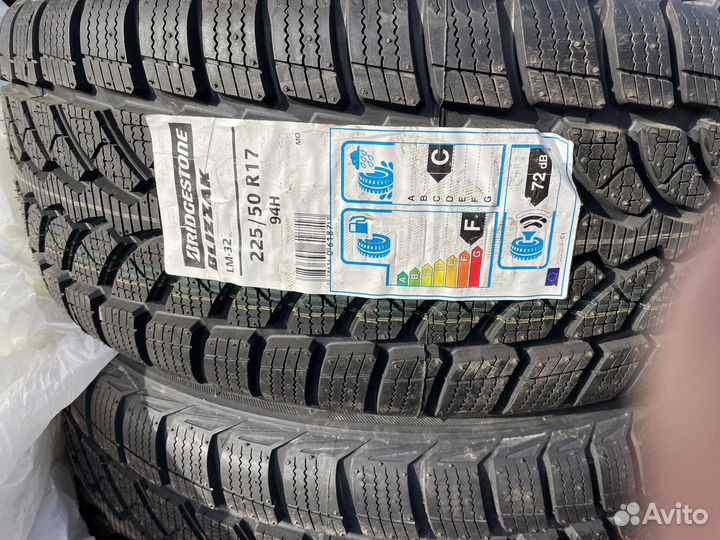 Bridgestone Blizzak LM-32 225/50 R17