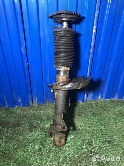 Стойка передняя левая Mazda 3 bk 2.0